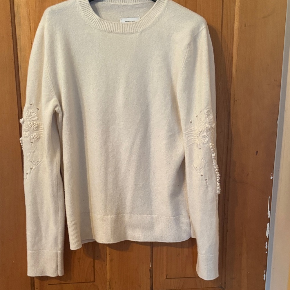 BARRIE crème cashmere XS Sweater with relief of the Scottish flower on sleeve
